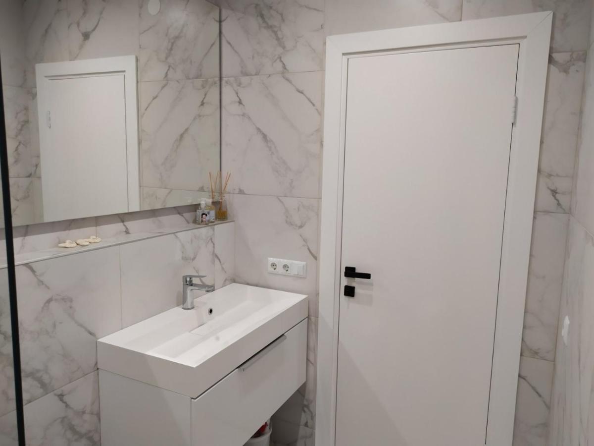 New Modern Apartment Uzhhorod Bagian luar foto