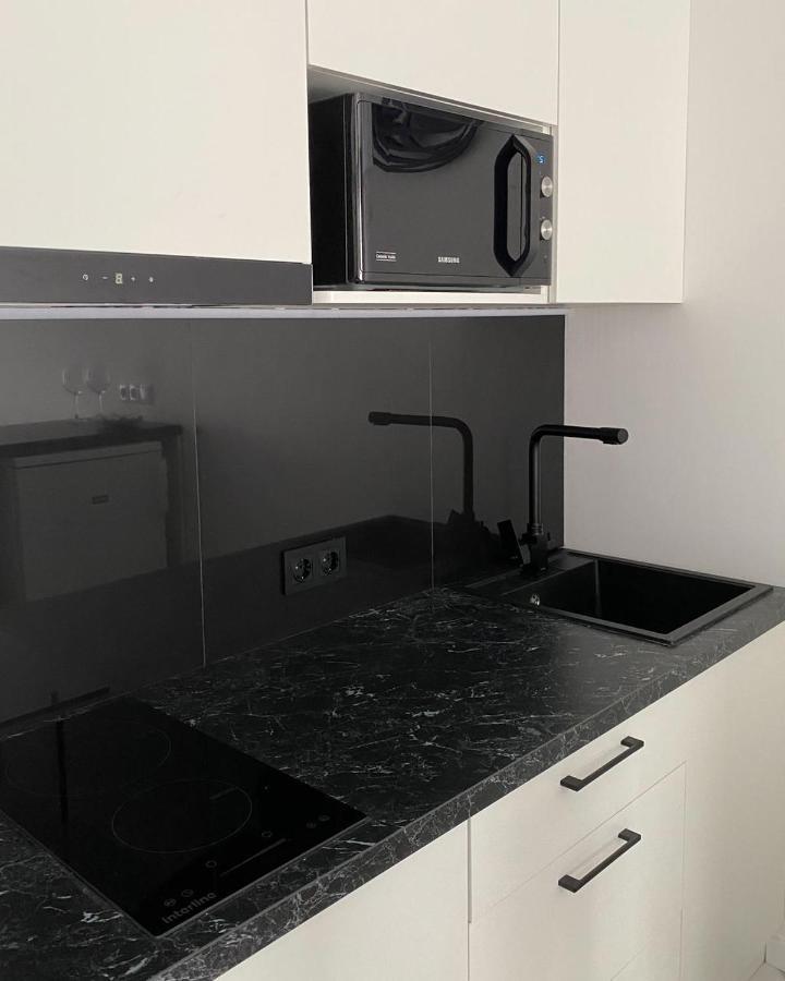 New Modern Apartment Uzhhorod Bagian luar foto