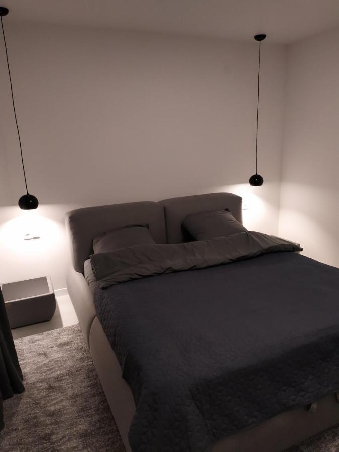 New Modern Apartment Uzhhorod Bagian luar foto