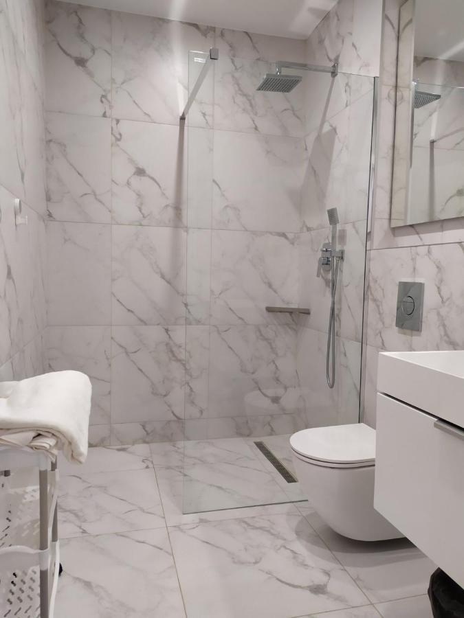 New Modern Apartment Uzhhorod Bagian luar foto