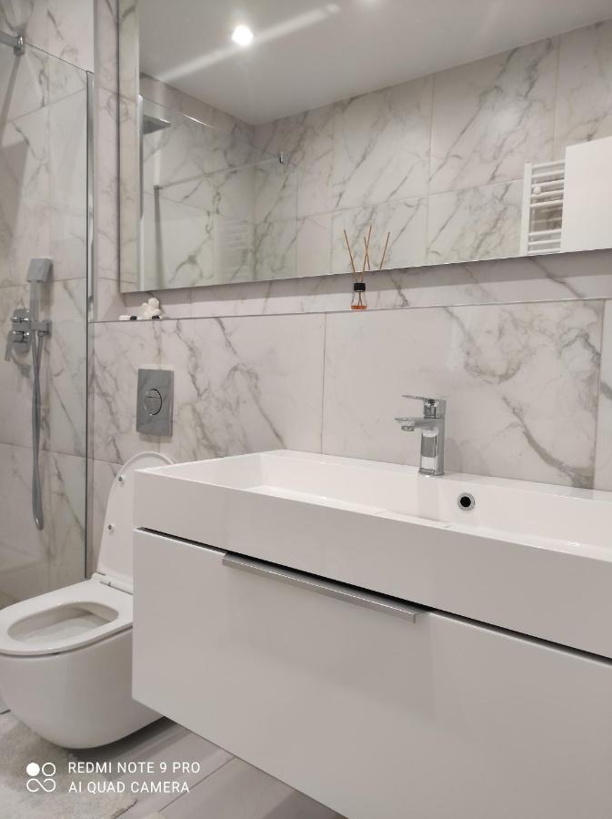 New Modern Apartment Uzhhorod Bagian luar foto