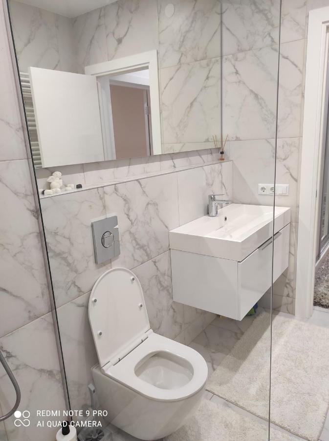New Modern Apartment Uzhhorod Bagian luar foto