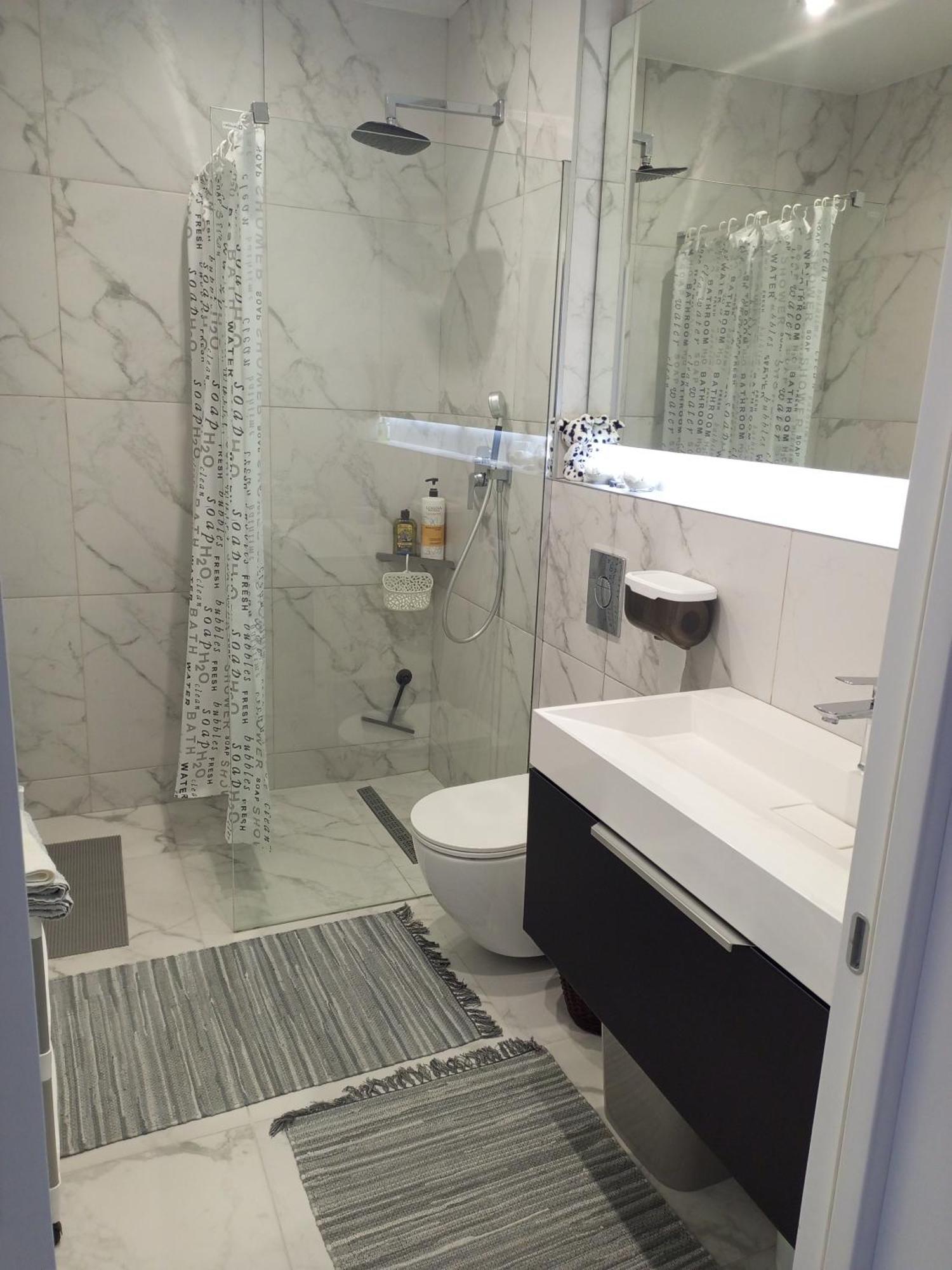 New Modern Apartment Uzhhorod Bagian luar foto